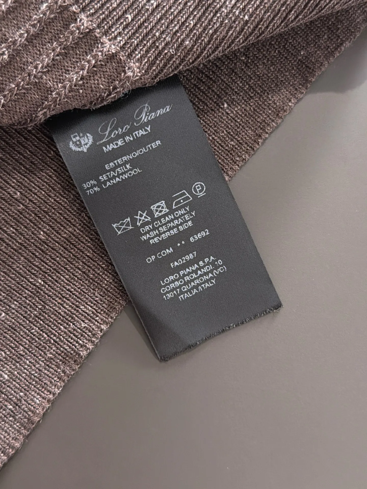 Next day shipment LP high quality Loro Piana 26ss New Arrival men's short-sleeved T-shirt Made of combed cotton yarn knitted cotton fabric, no pressure when entering and exiting the counter Exclusive control of raw materials It feels substantial when weighed, and the upper body is more textured than ordinary T-shirts. This texture can cope with the weather easily and is suitable for both hot and cold! Loose fit design, looks noble. The only correct version is available Size: M to XXXL